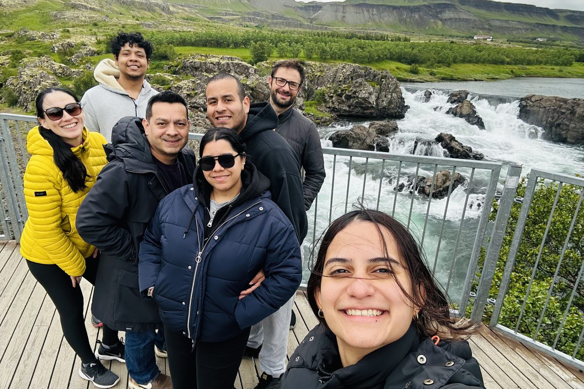 HLD students on a trip in the Icelandic countryside